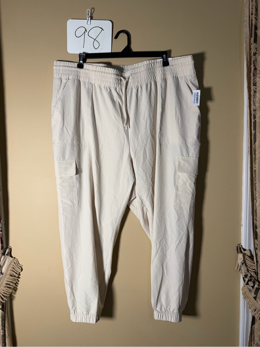 Old Navy Cream Cargo Jogger Pants